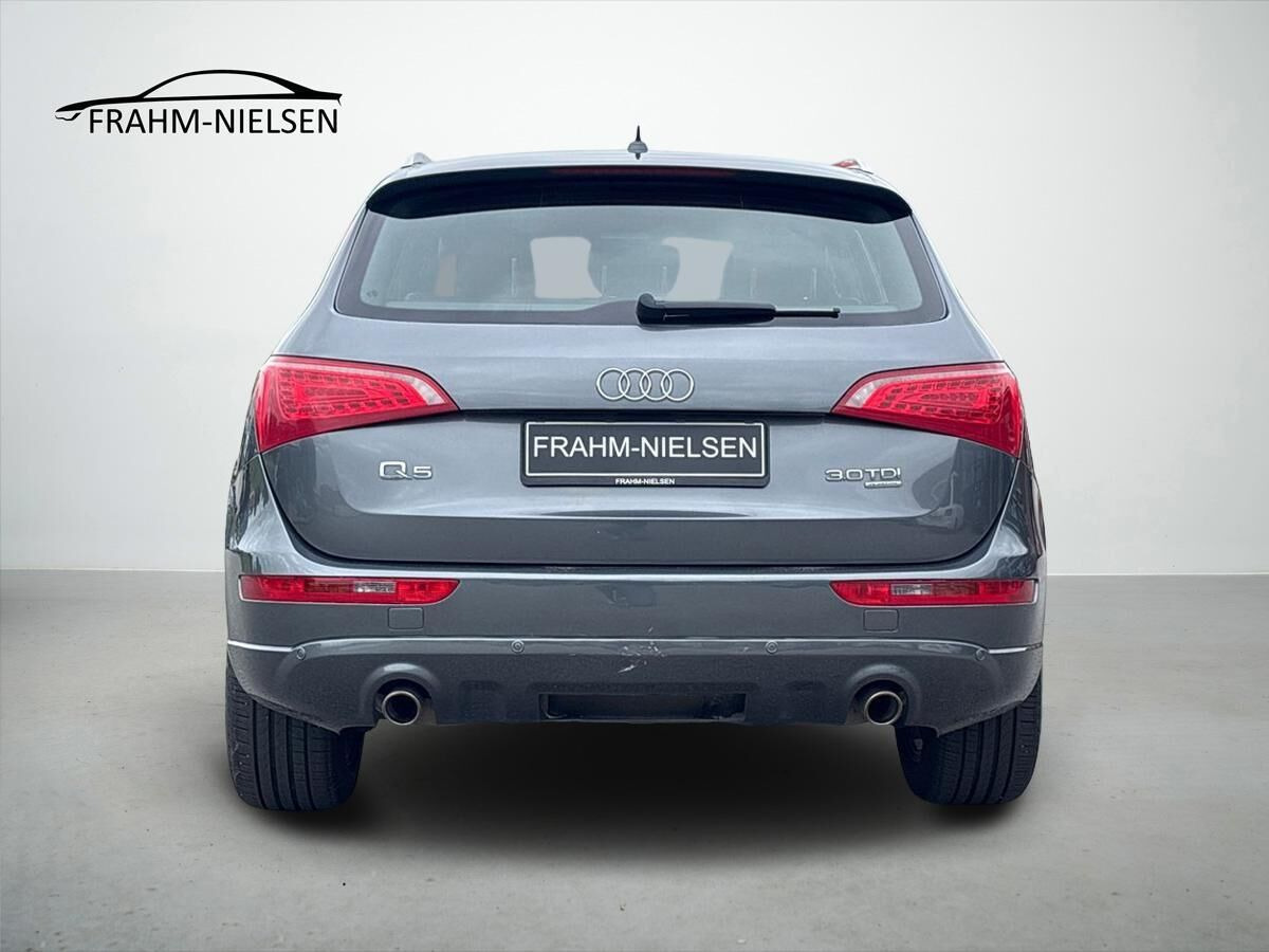 Grå Audi Q5 fra 2012