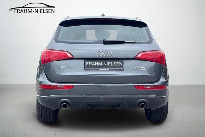 Grå Audi Q5 fra 2012