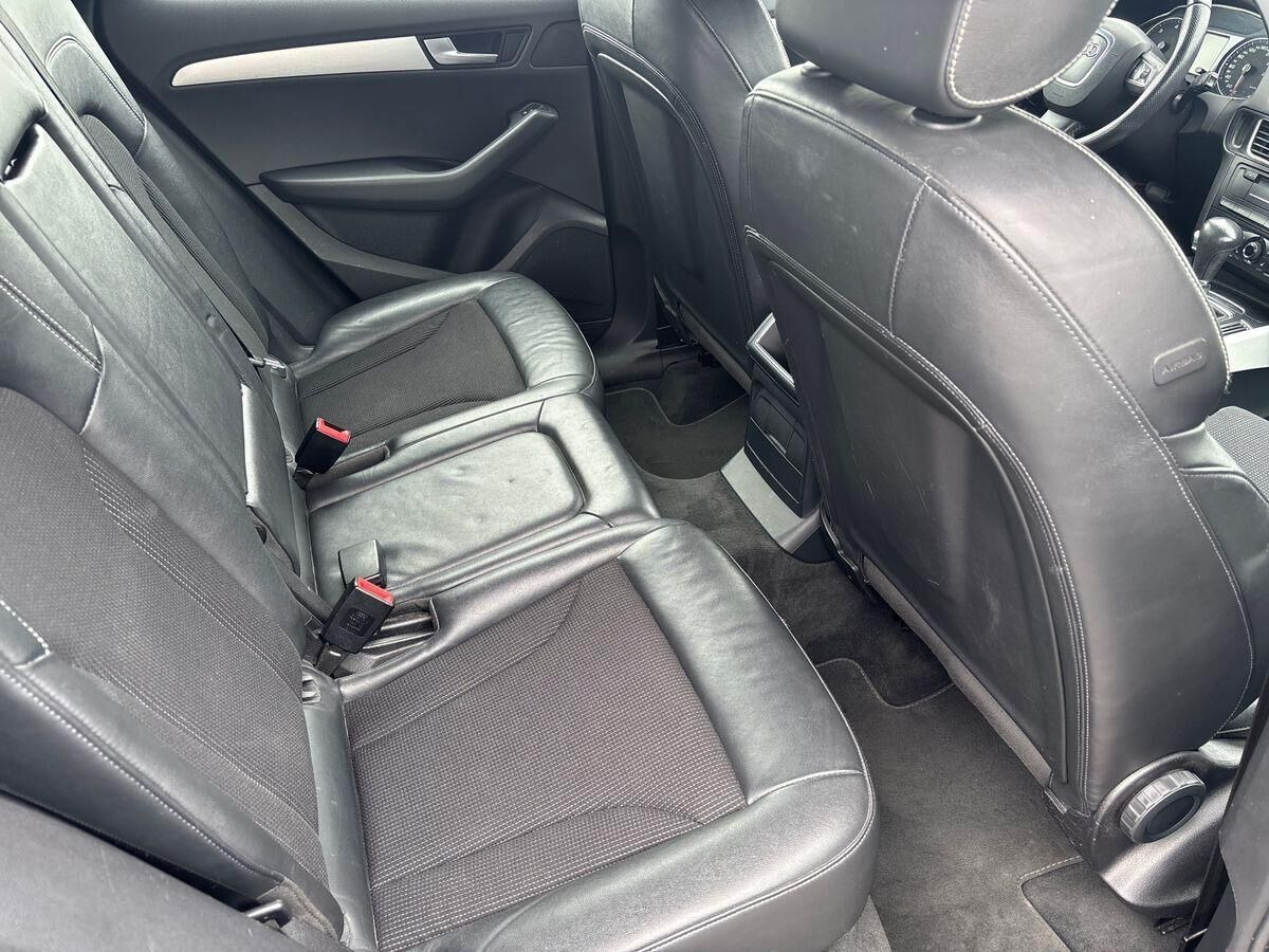 Grå Audi Q5 fra 2012