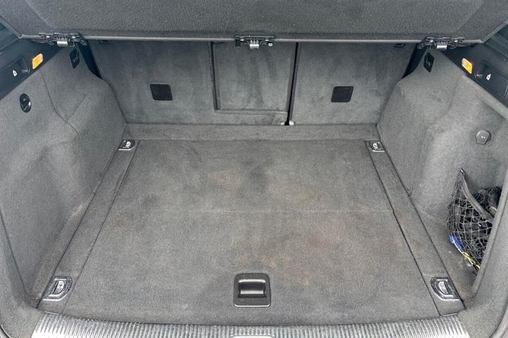 Grå Audi Q5 fra 2012