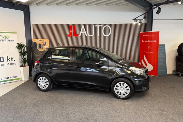 Sort Toyota Yaris fra 2012