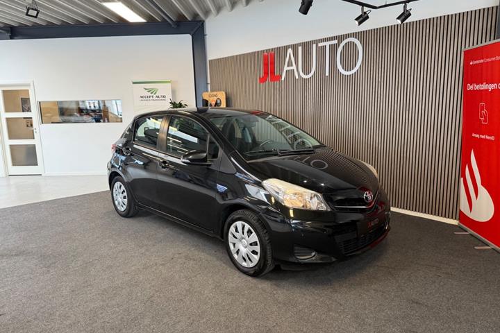 Sort Toyota Yaris fra 2012