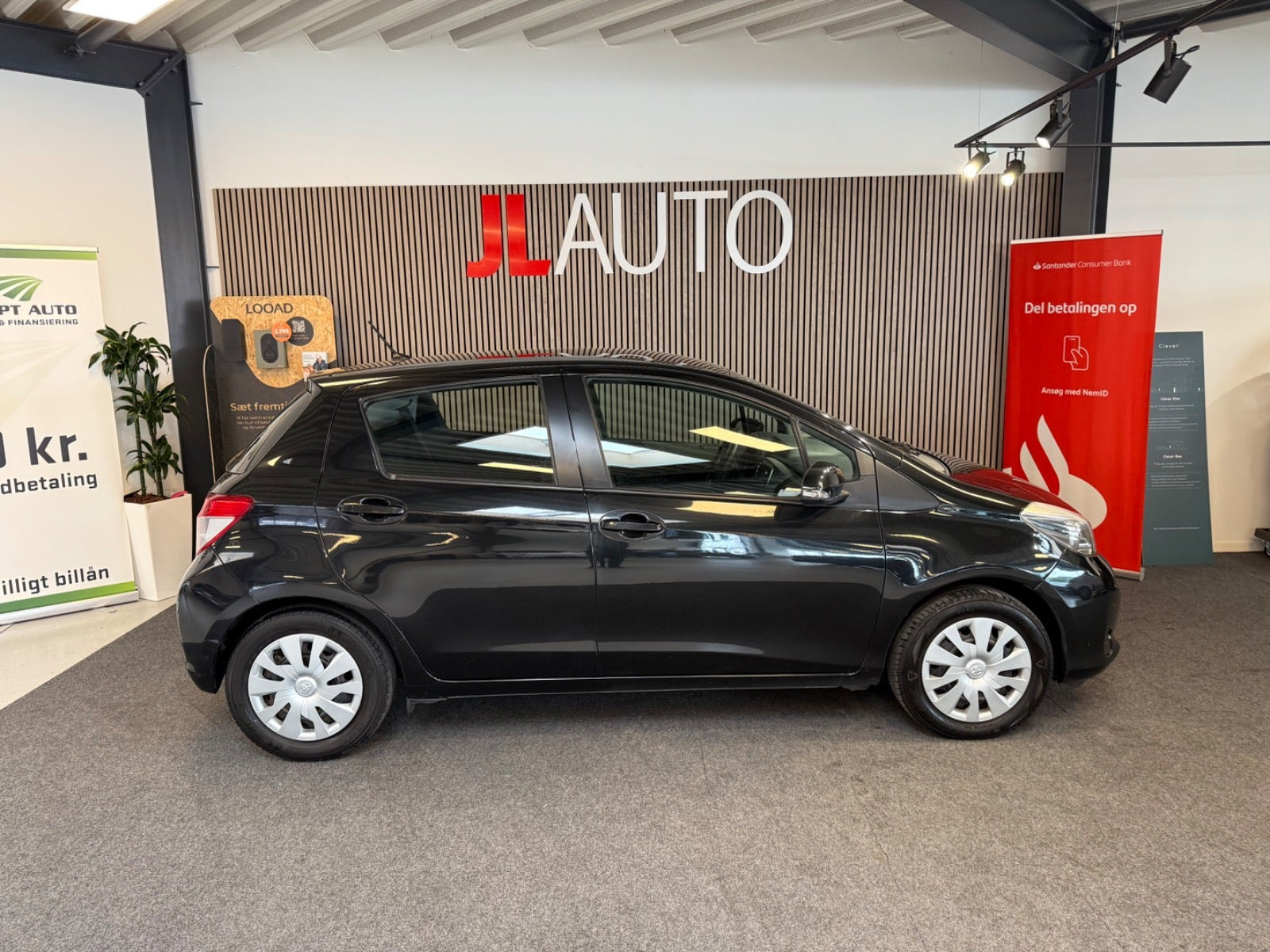 Sort Toyota Yaris fra 2012