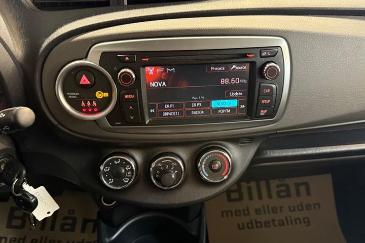 Sort Toyota Yaris fra 2012