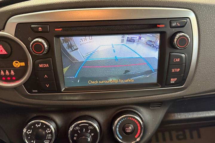 Sort Toyota Yaris fra 2012