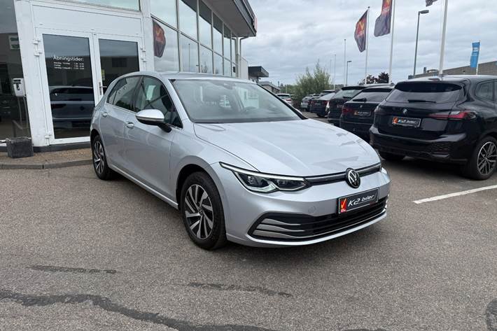 Sølv VW Golf VIII fra 2021