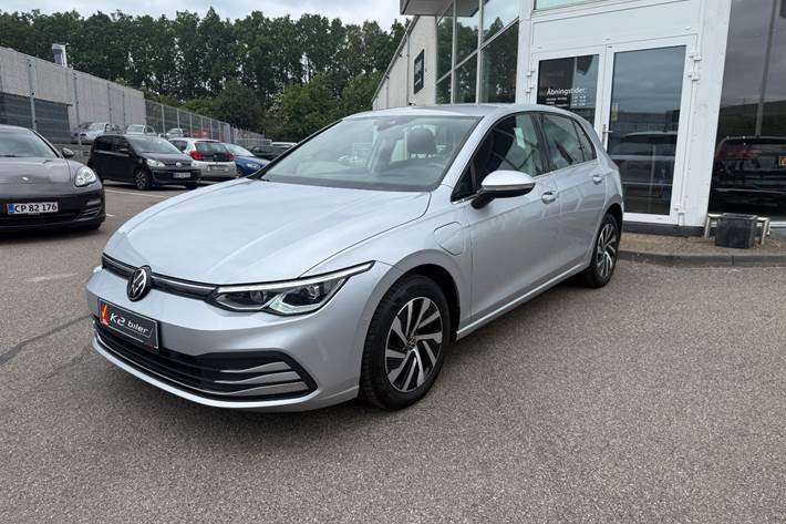 Sølv VW Golf VIII fra 2021