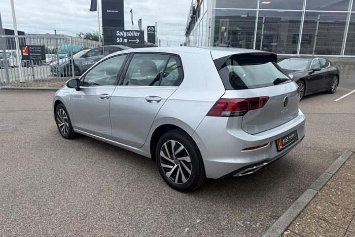 Sølv VW Golf VIII fra 2021
