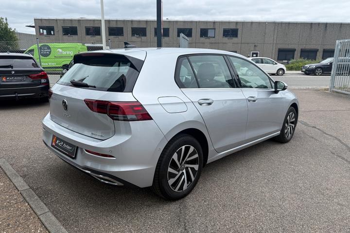 Sølv VW Golf VIII fra 2021