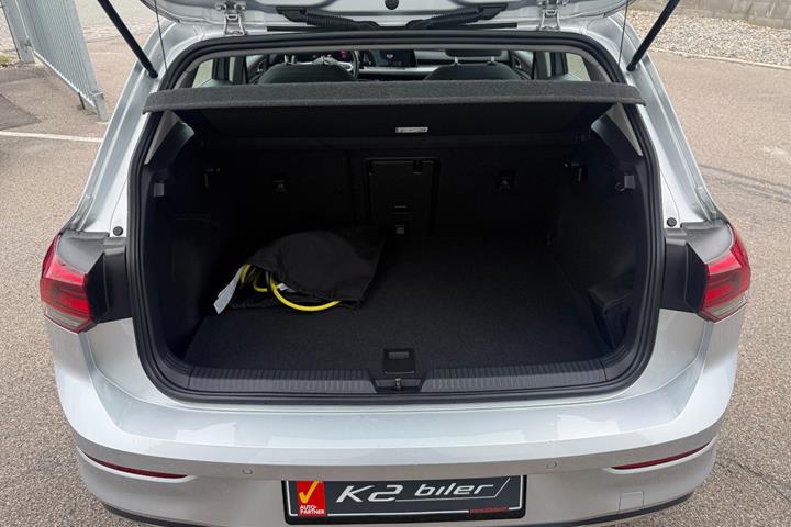 Sølv VW Golf VIII fra 2021