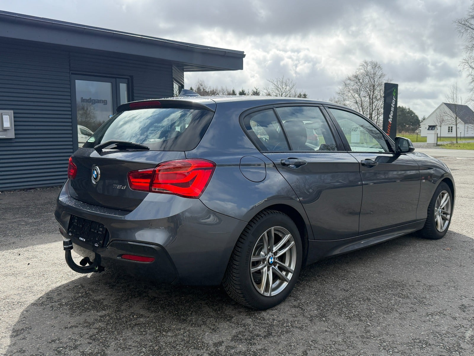 Sort BMW 118d fra 2019