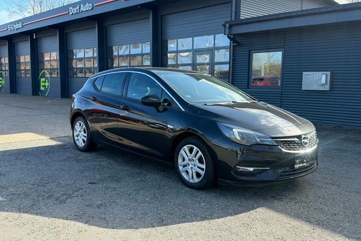 undefined Opel Astra fra 2020 set udefra