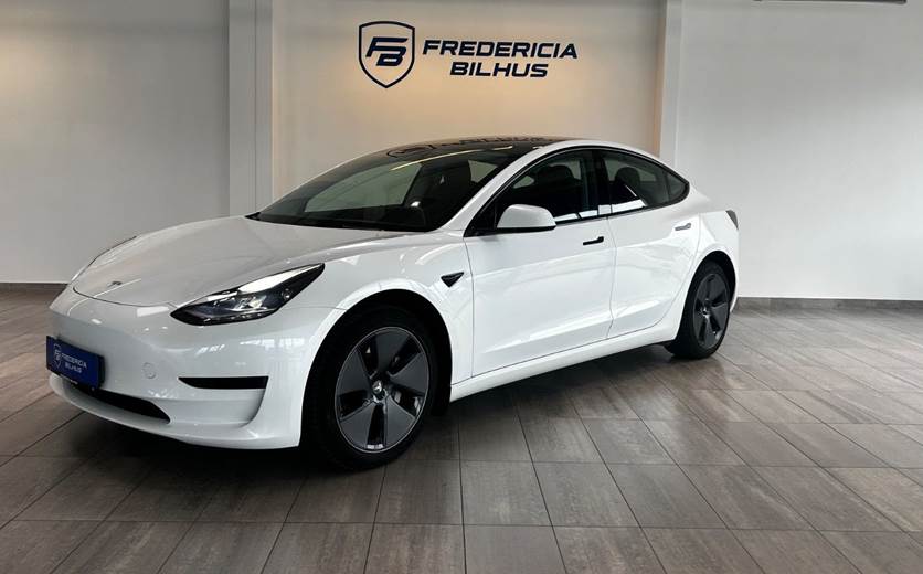 Tesla Model 3 RWD