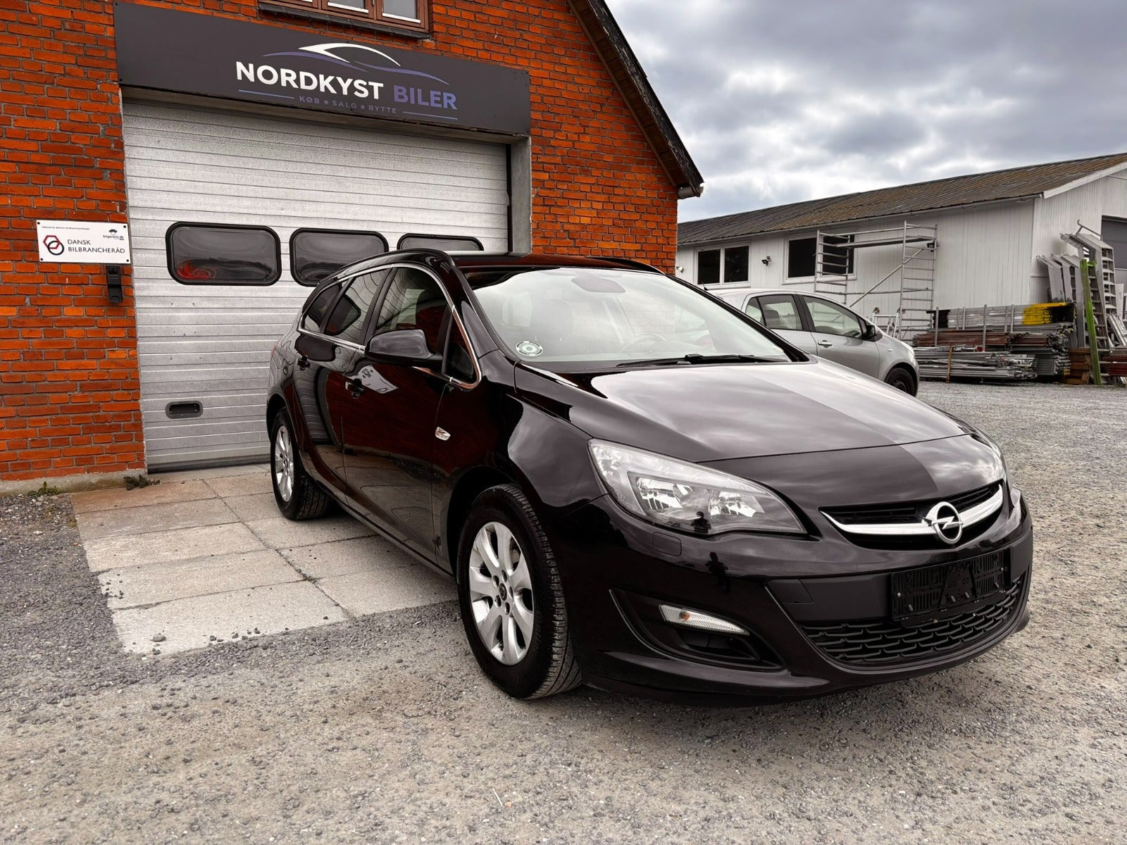 Sort Opel Astra fra 2015