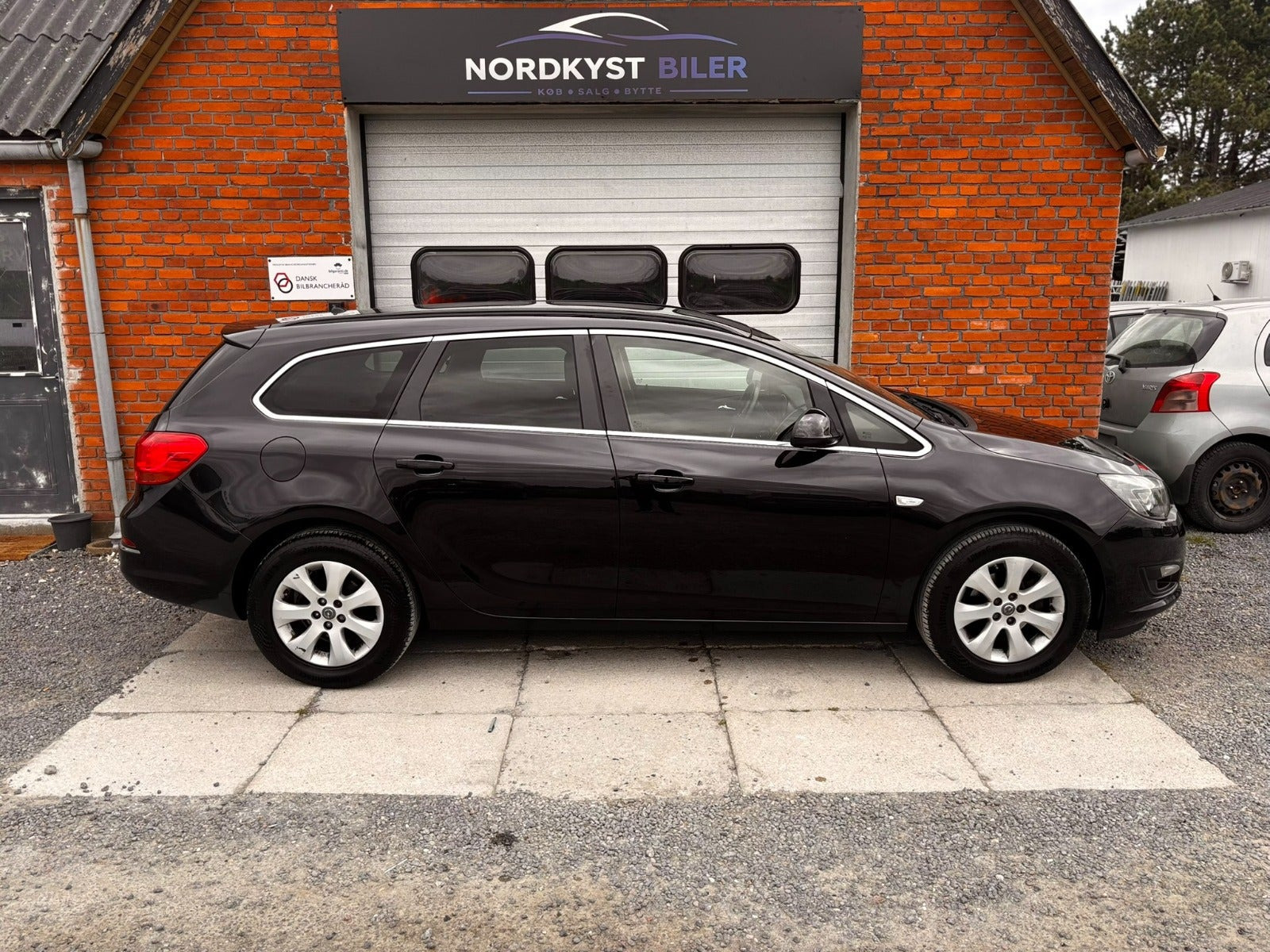 Sort Opel Astra fra 2015