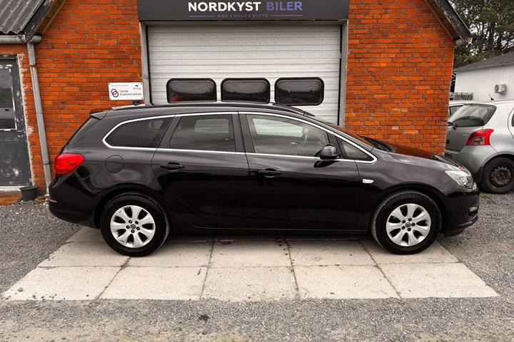 Sort Opel Astra fra 2015