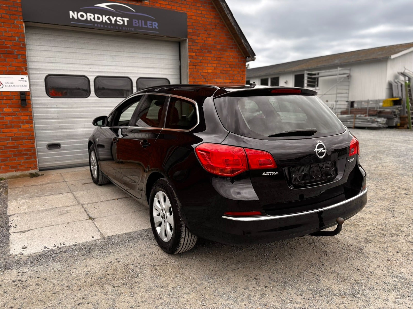 Sort Opel Astra fra 2015