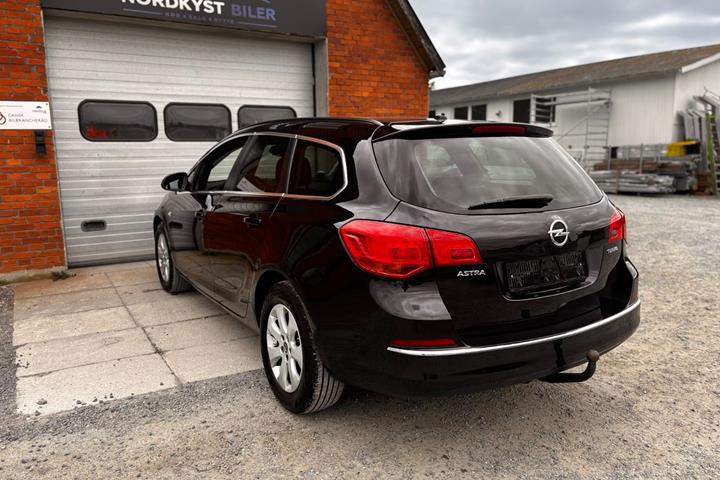 Sort Opel Astra fra 2015