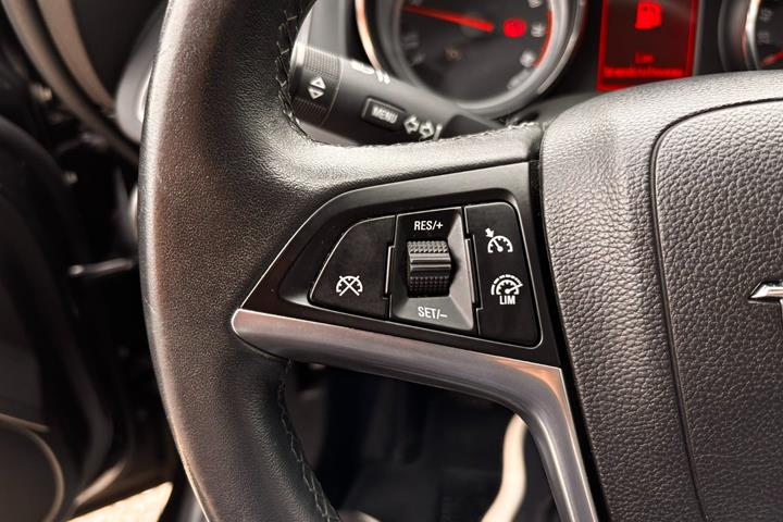 Sort Opel Astra fra 2015