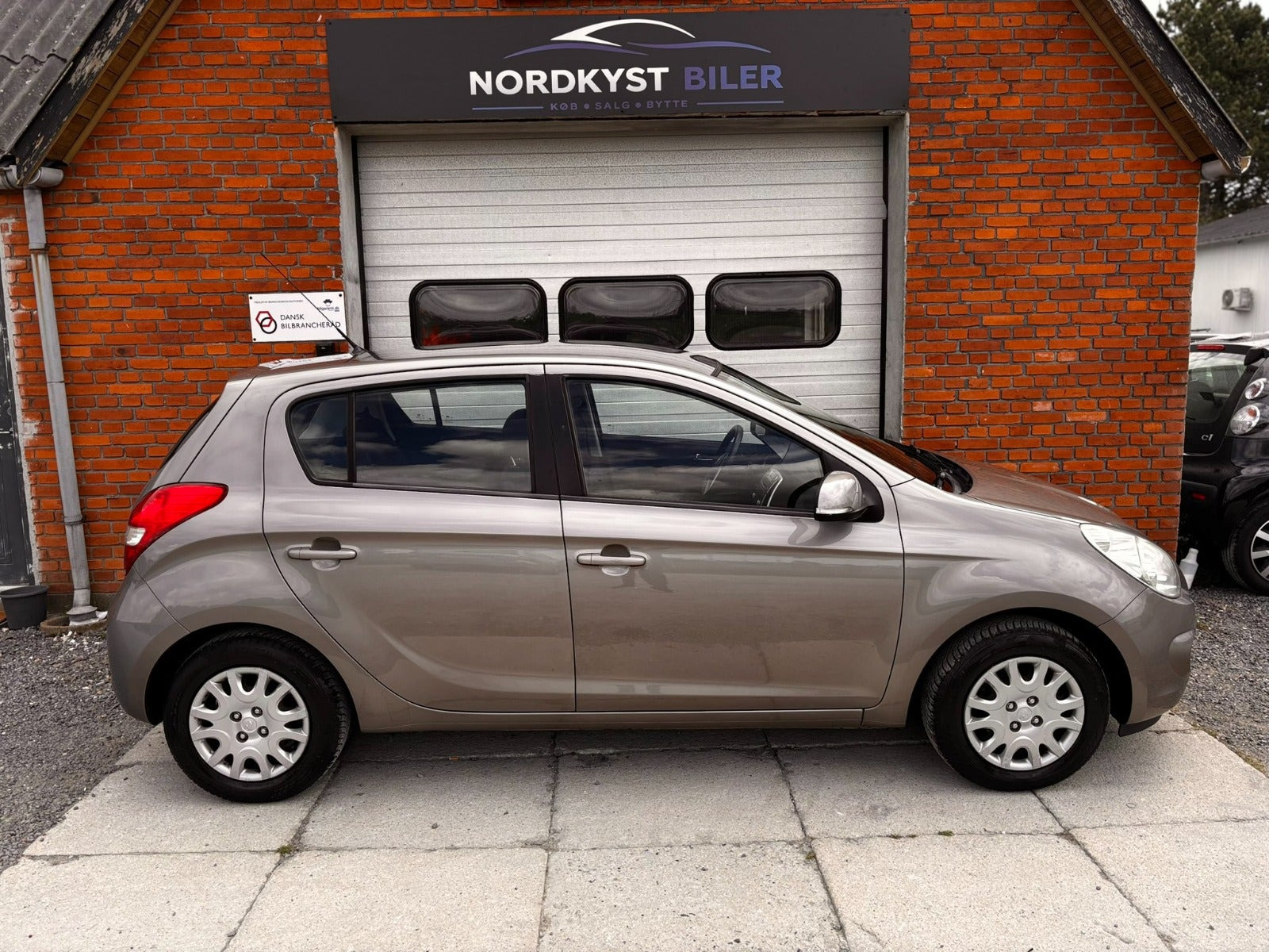 Orange Hyundai i20 fra 2010
