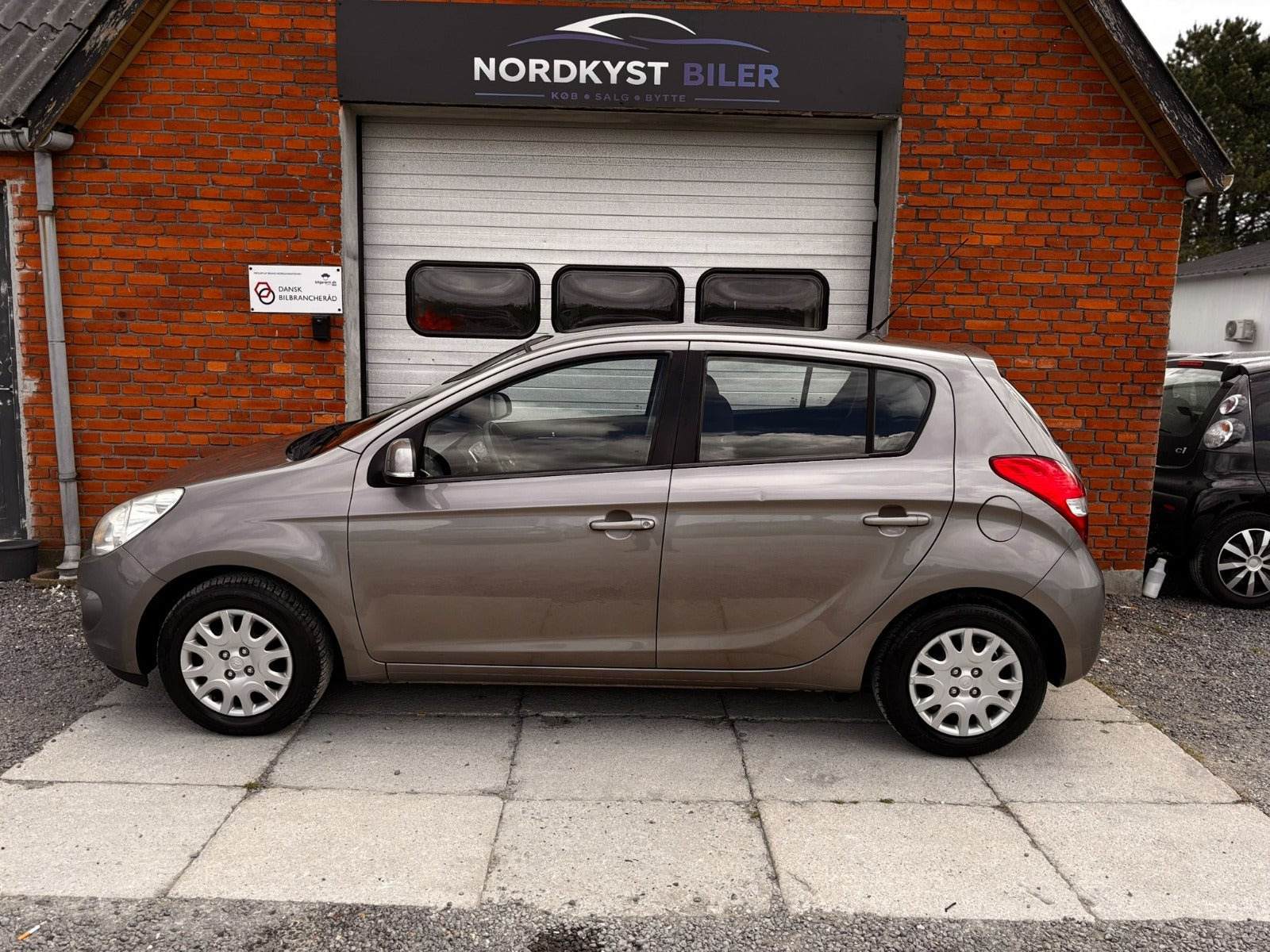 Orange Hyundai i20 fra 2010