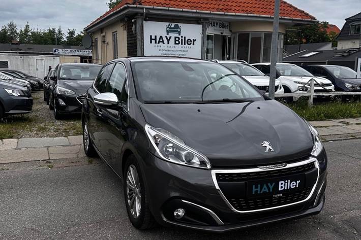 Grå Peugeot 208 fra 2018