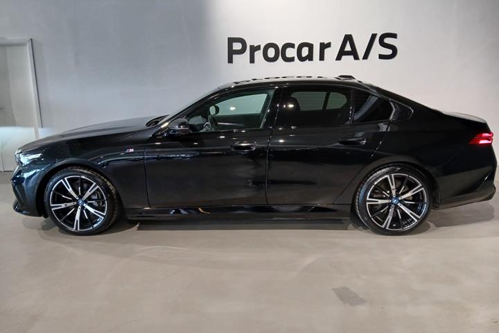 Sort BMW i5 fra 2025