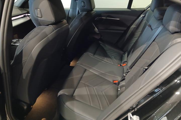 Sort BMW i5 fra 2025
