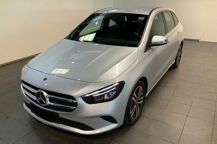 Sølv Mercedes B200 d fra 2021