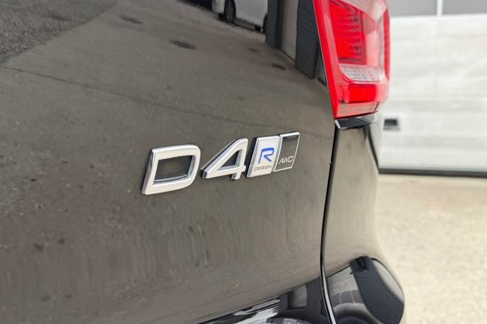 Sort Volvo XC40 fra 2019