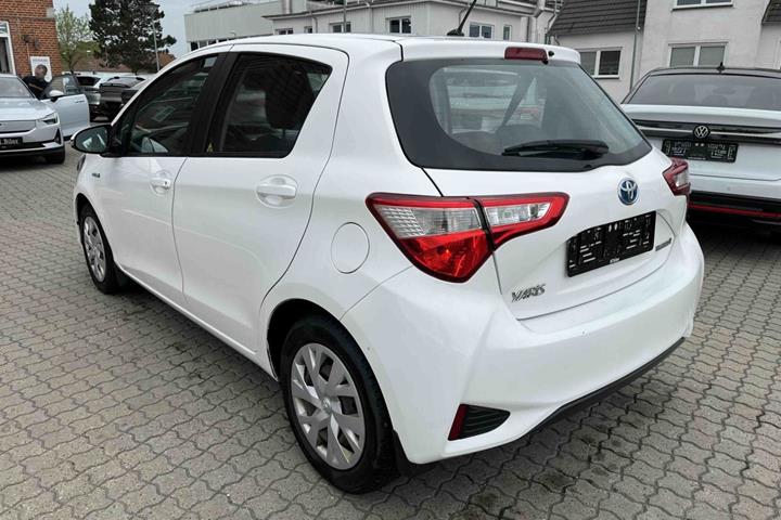 Hvid Toyota Yaris fra 2019
