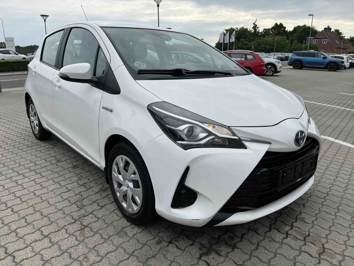Hvid Toyota Yaris fra 2019