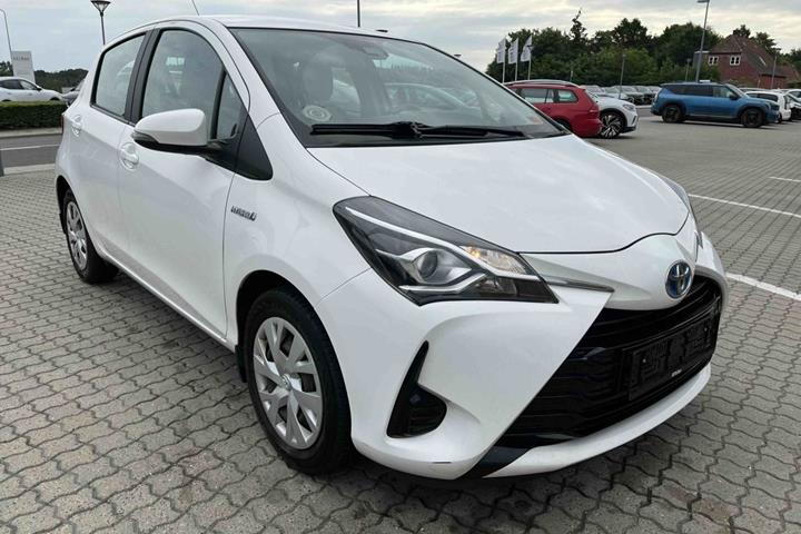 Hvid Toyota Yaris fra 2019