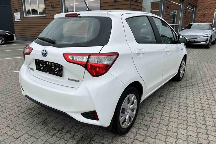 Hvid Toyota Yaris fra 2019