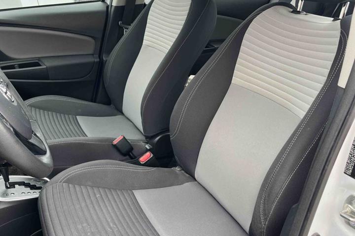Hvid Toyota Yaris fra 2019