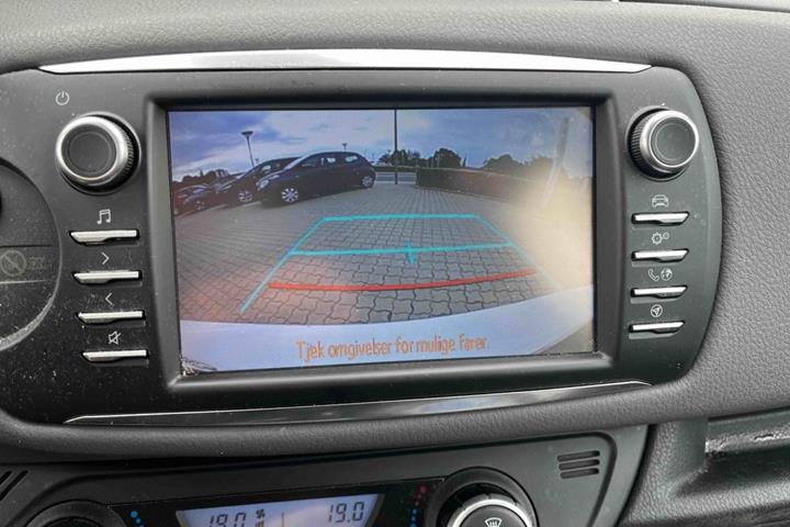 Hvid Toyota Yaris fra 2019
