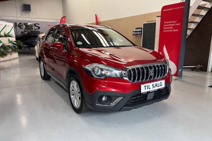 Rød Suzuki S-Cross fra 2016