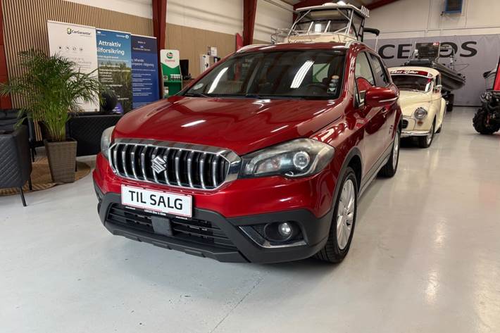 Rød Suzuki S-Cross fra 2016