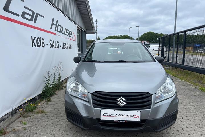Grå Suzuki S-Cross fra 2014