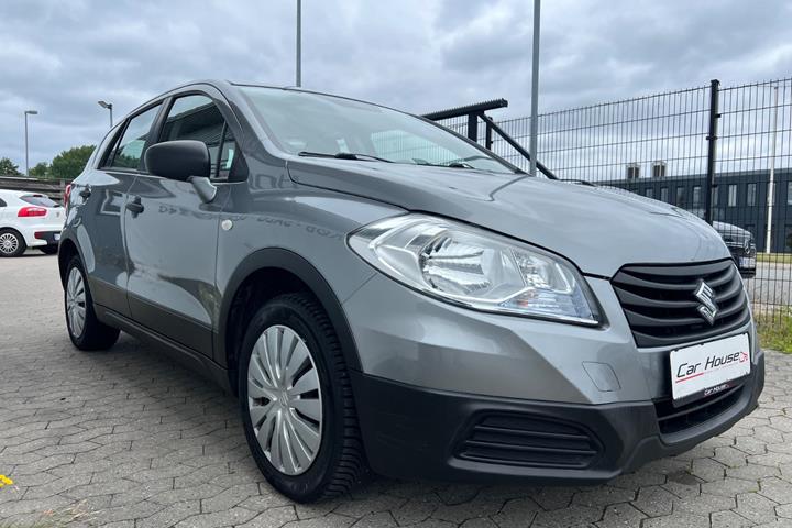 Grå Suzuki S-Cross fra 2014