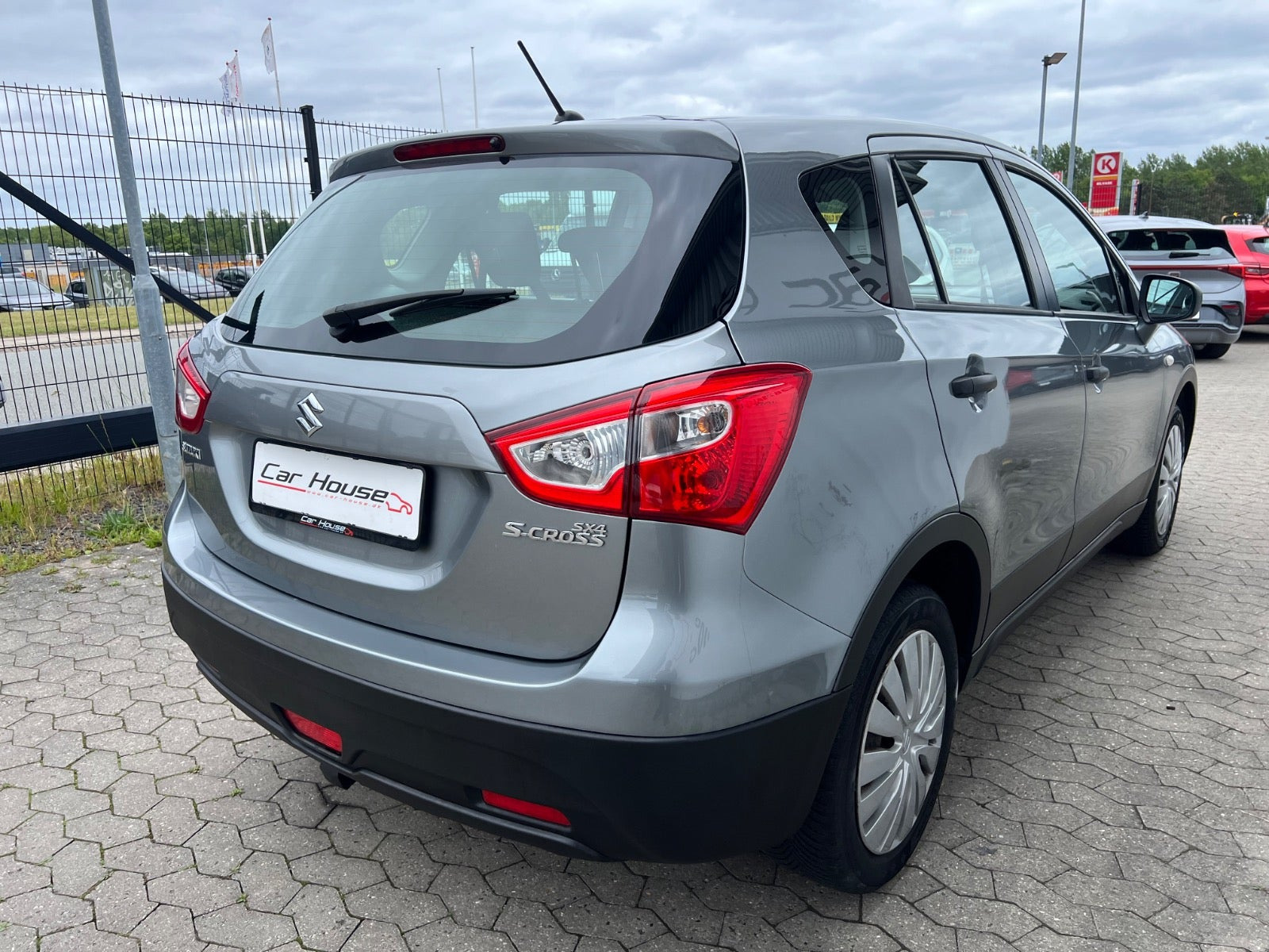 Grå Suzuki S-Cross fra 2014