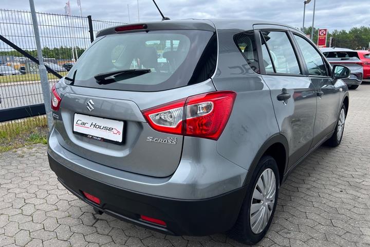 Grå Suzuki S-Cross fra 2014