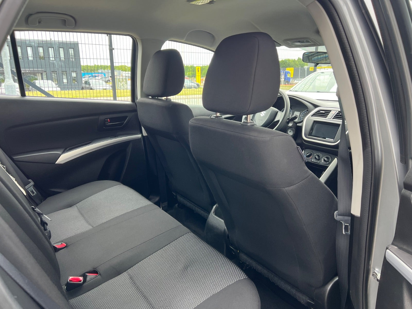 Grå Suzuki S-Cross fra 2014