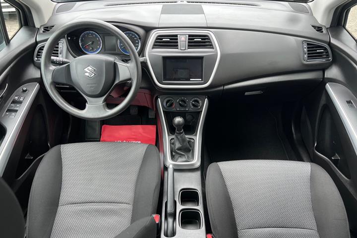 Grå Suzuki S-Cross fra 2014