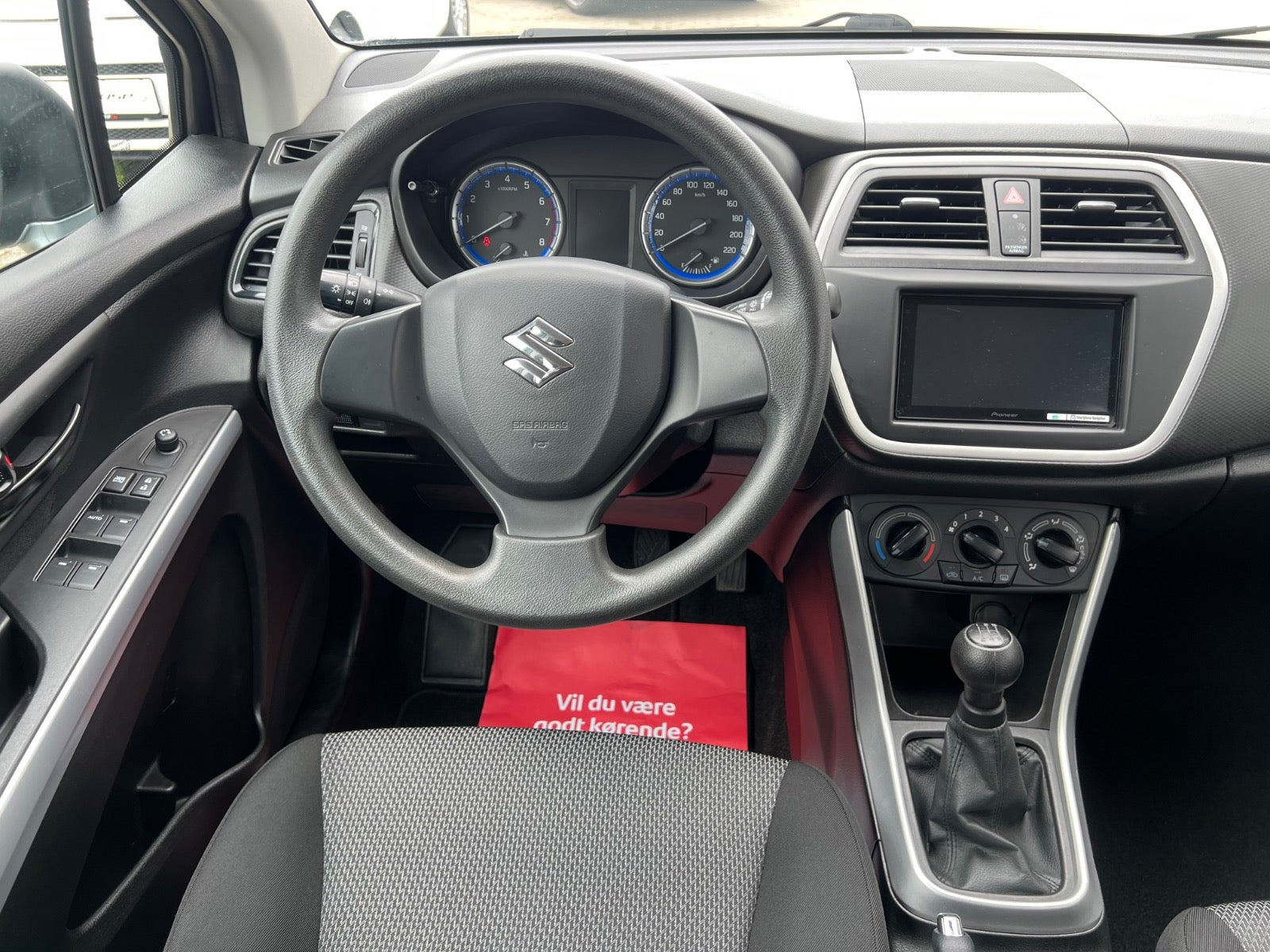 Grå Suzuki S-Cross fra 2014