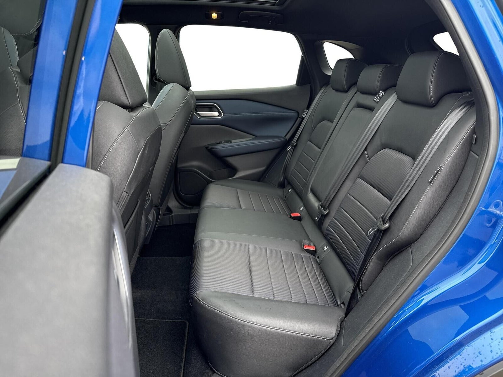 Blå Nissan Qashqai fra 2023