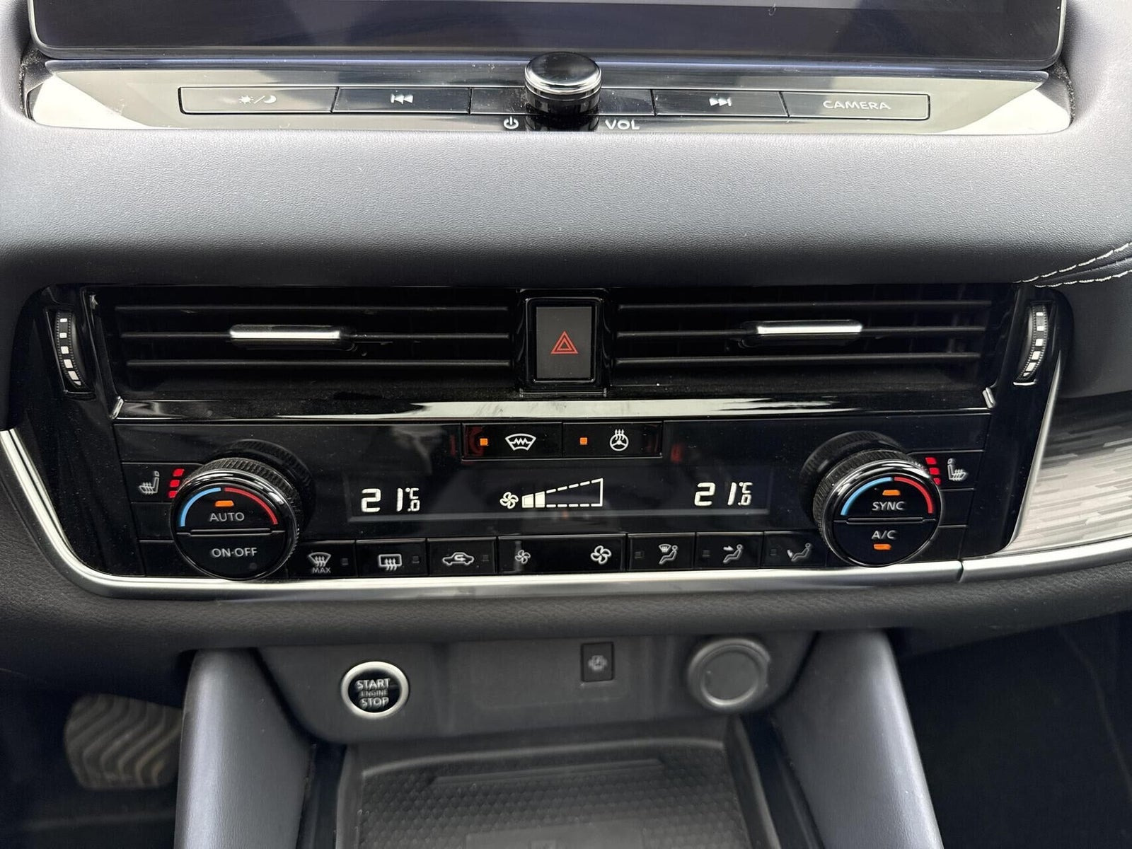 Blå Nissan Qashqai fra 2023