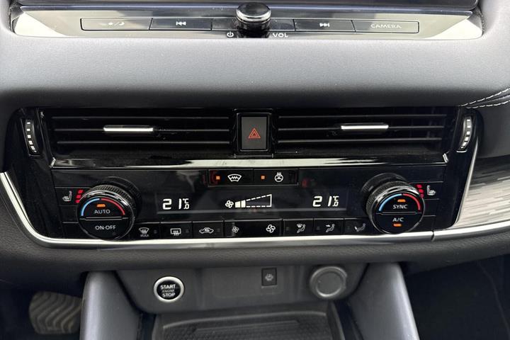 Blå Nissan Qashqai fra 2023