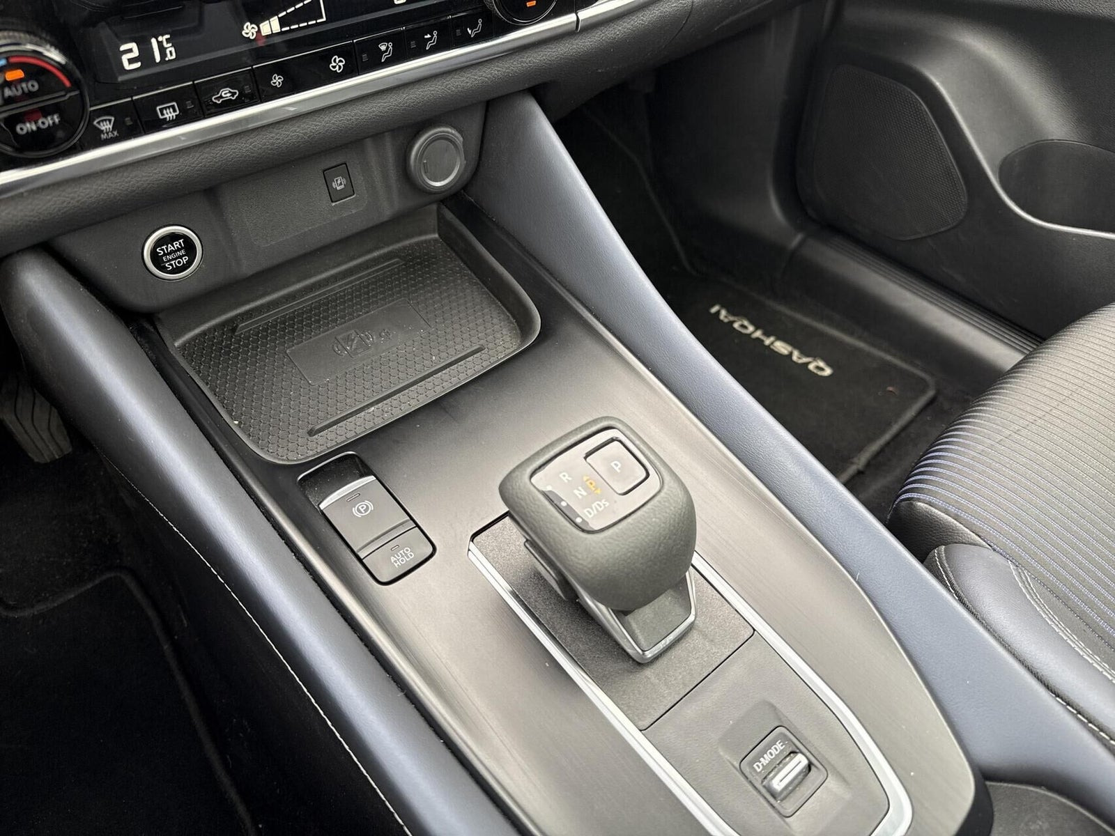 Blå Nissan Qashqai fra 2023