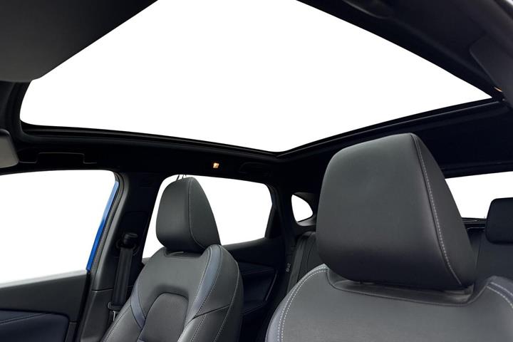 Blå Nissan Qashqai fra 2023